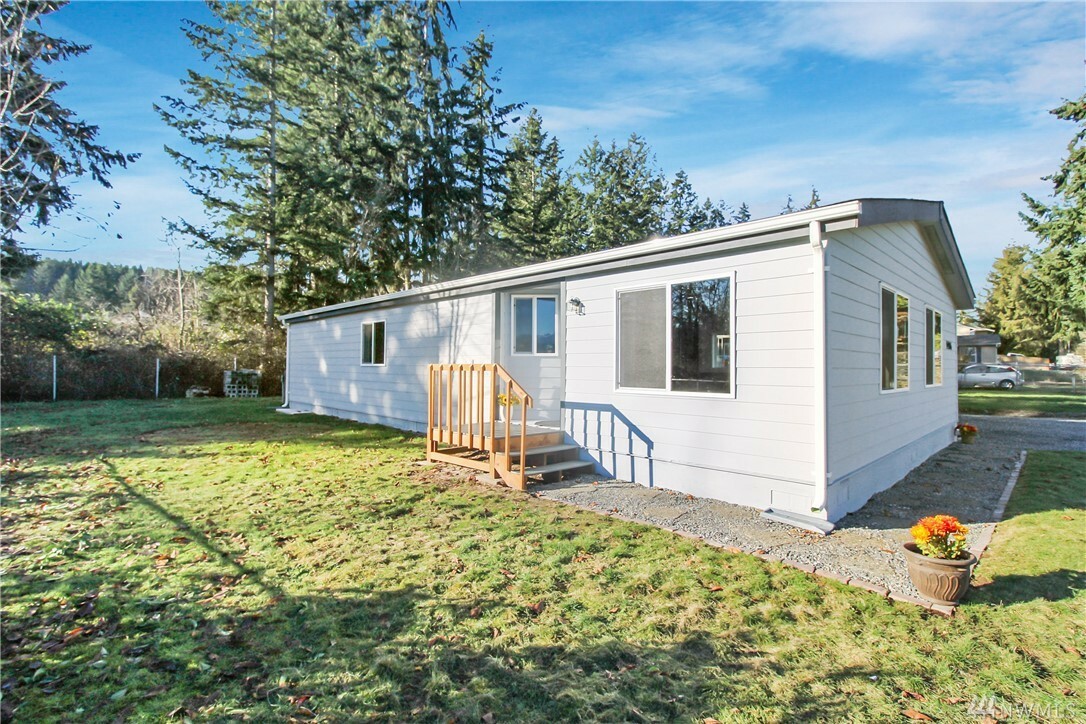 Property Photo:  14406 Greenbelt Dr E  WA 98391 