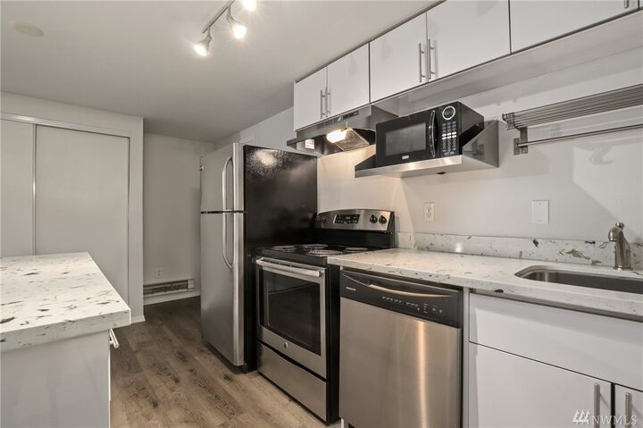 Property Photo: 901 5th Ave N 3 WA 98109