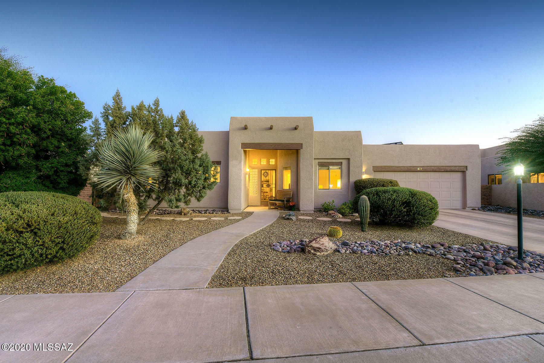 Property Photo:  823 S Paseo De La Lira  AZ 85614 