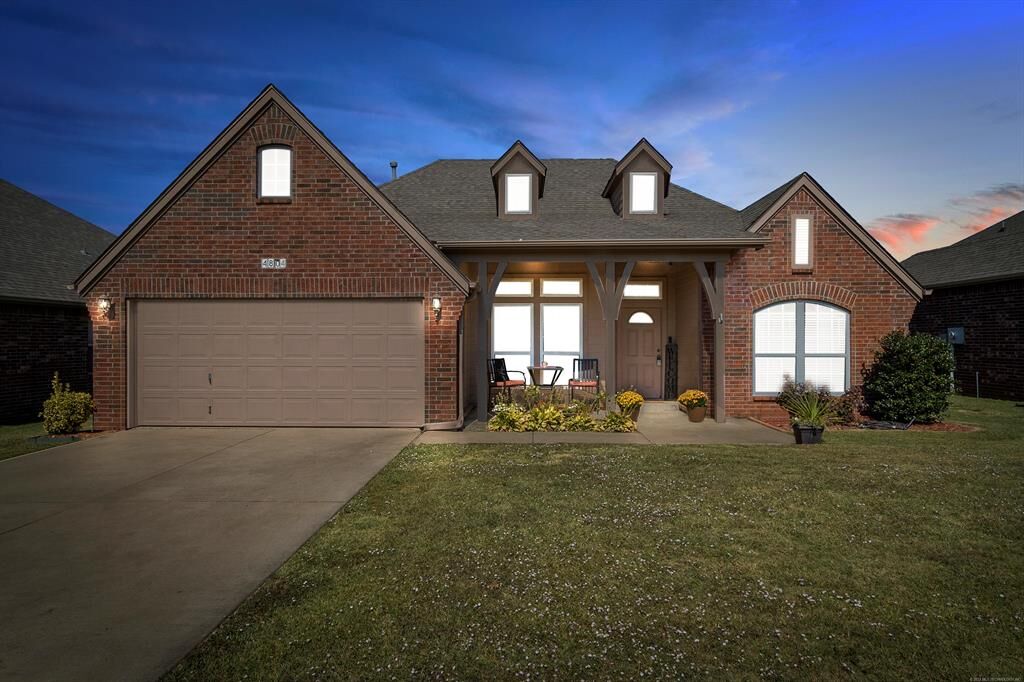 Property Photo:  4804 E Dallas Street  OK 74014 