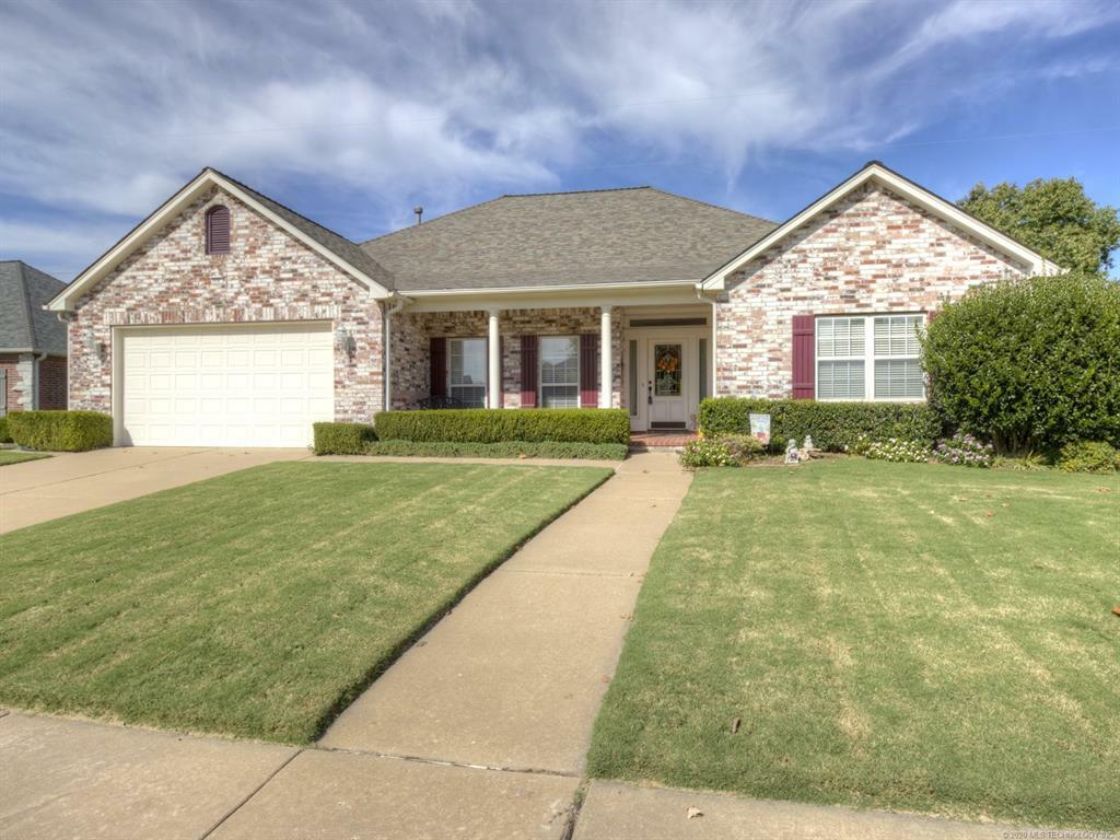 Property Photo: 504 E Natchez Street S OK 74011