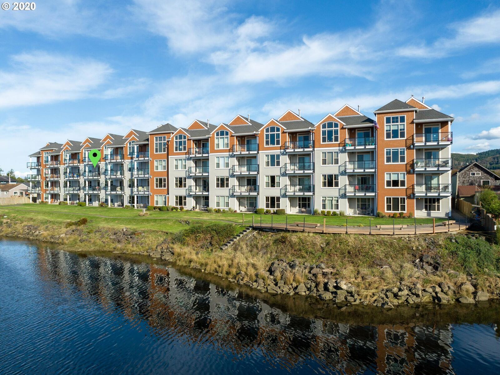 Property Photo:  1000 N Holladay Dr 309  OR 97138 