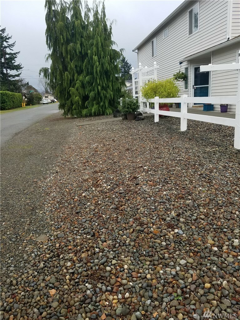 Property Photo:  217 SW 106th  WA 98146 