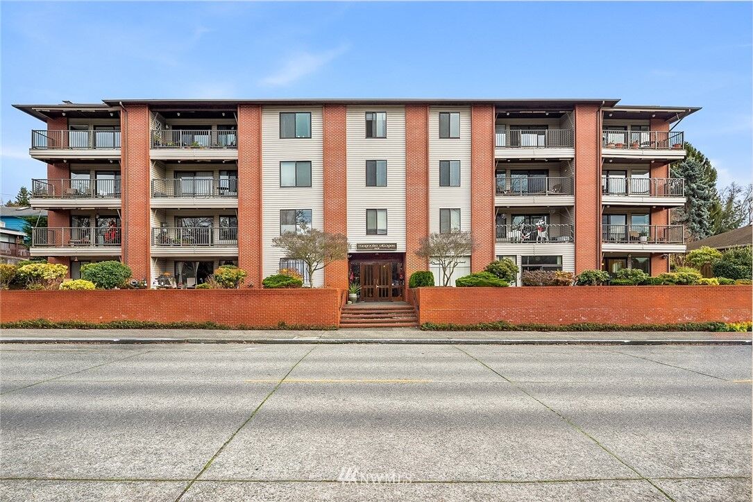 Property Photo:  2858 32nd Avenue W 304  WA 98199 