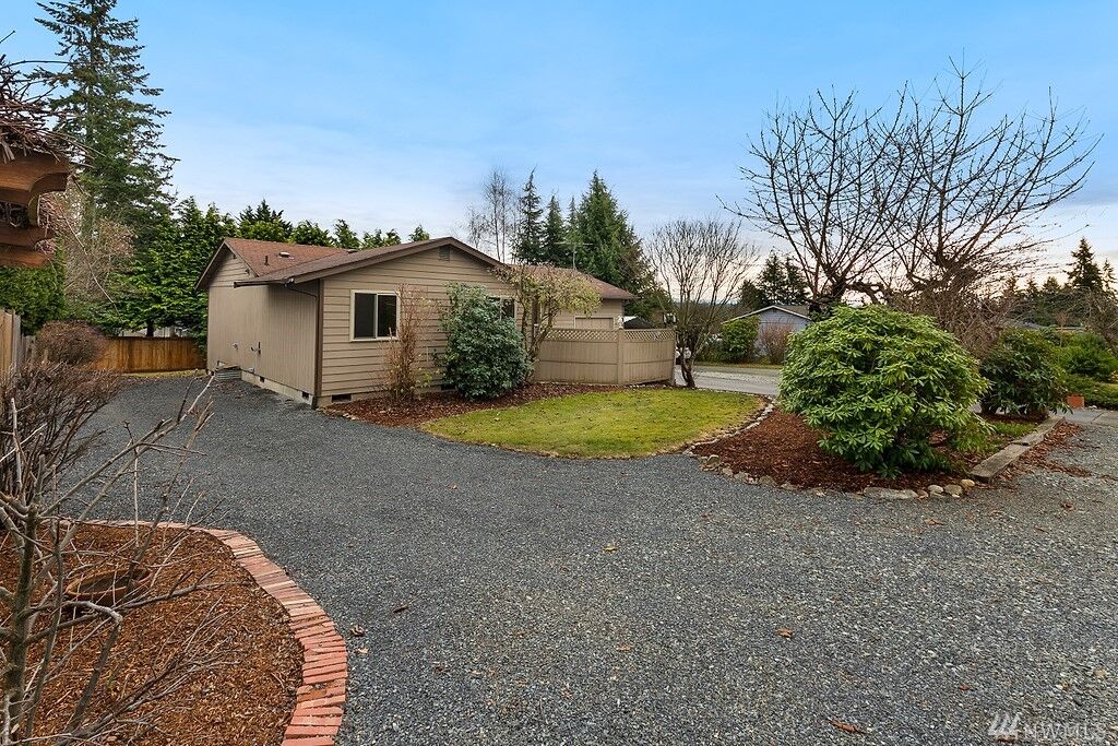 Property Photo:  2411 116th Ave NE  WA 98258 