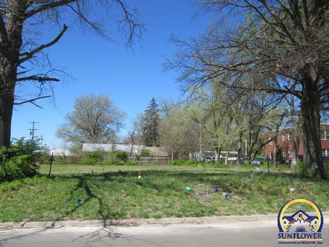 Property Photo:  2031 SW Mission Ave  KS 66604 