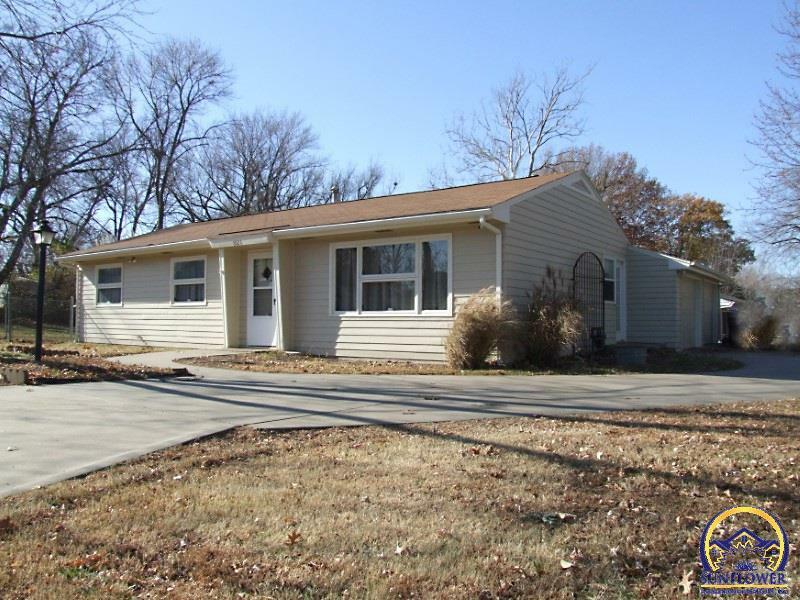 Property Photo:  3021 SW Lincoln St  KS 66611 