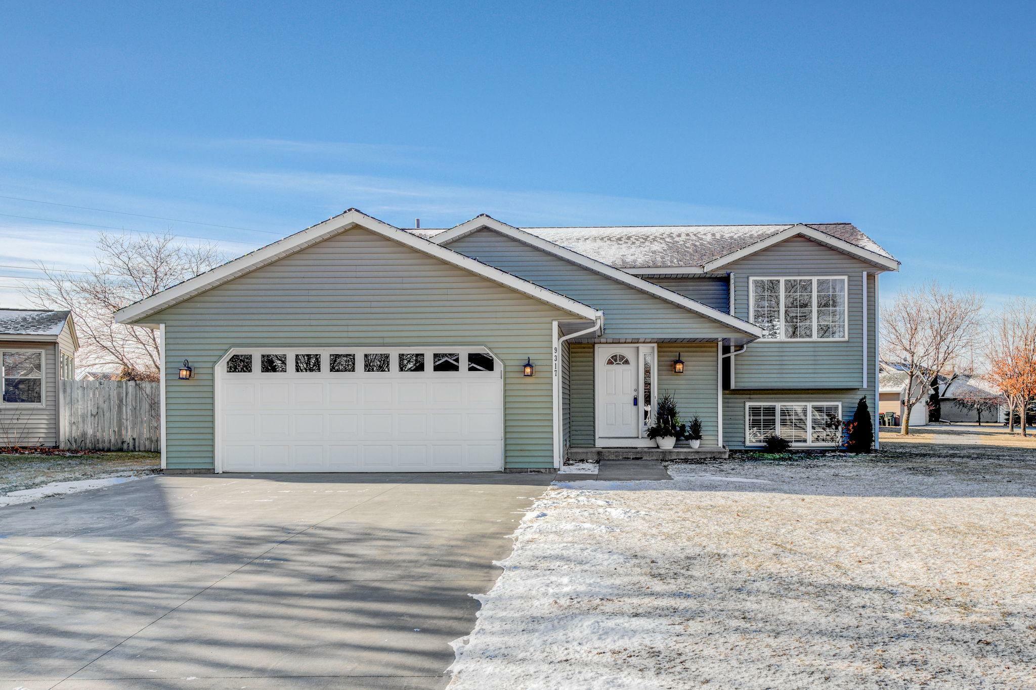 Property Photo:  9317 Homestead Circle  MN 55362 