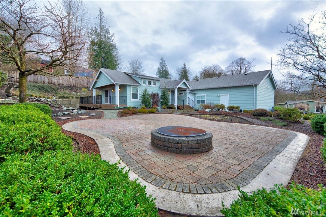 Property Photo: 23619 Gaven Dr WA 98274