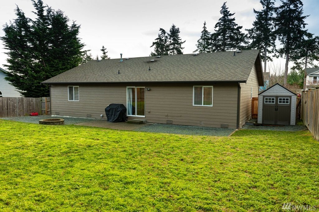 Property Photo:  910 SW 1st Ave  WA 98277 