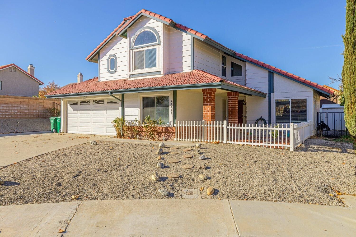 Property Photo:  43421 Yew Street  CA 93536 