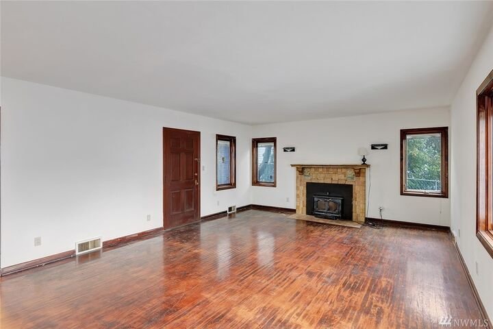 Property Photo:  2812 S 226th St  WA 98198 