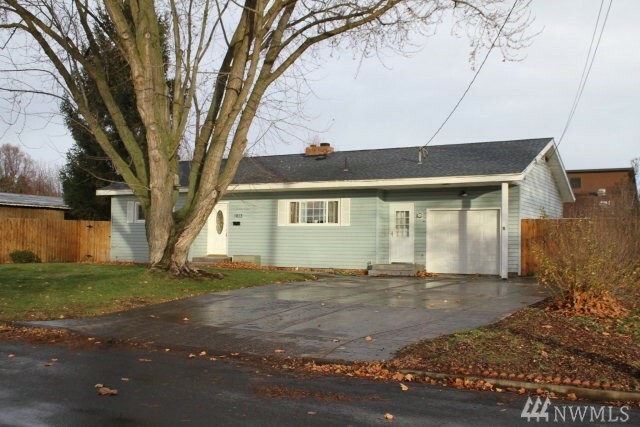 Property Photo:  1613 Modoc St  WA 99362 