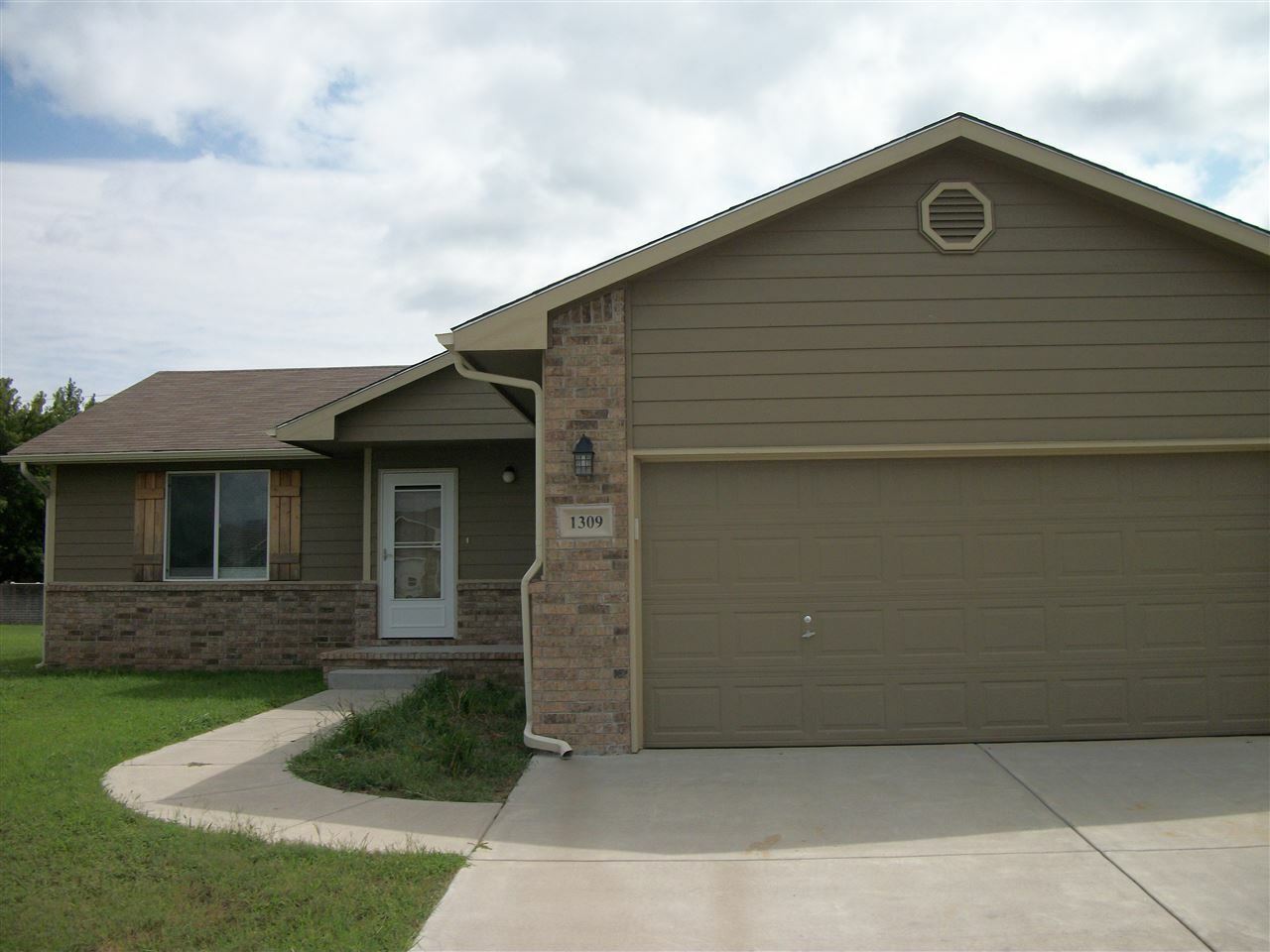 Property Photo:  1309 E Berlin St  KS 67060 