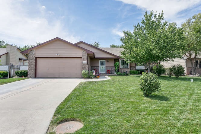 Property Photo:  1629 N Prairie Run Cir  KS 67110 