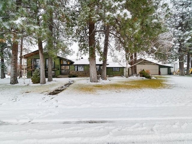 Property Photo: 14502 N Freya St WA 99021-8924