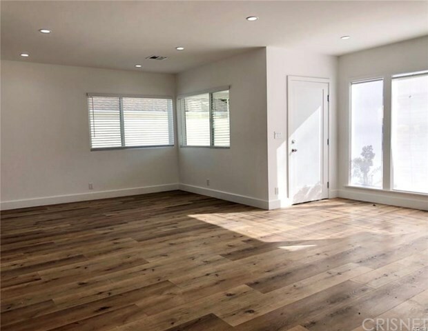 Property Photo: 14673 Valley Vista Boulevard CA 91403