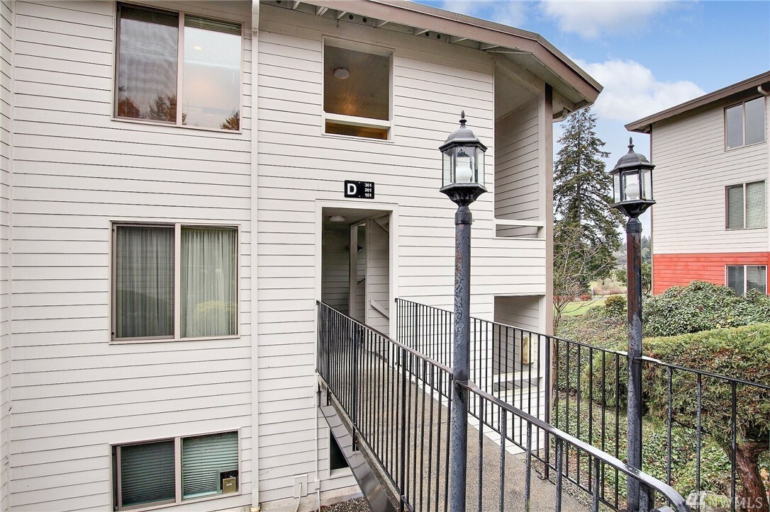 Property Photo:  23501 Lakeview Dr D301  WA 98043 