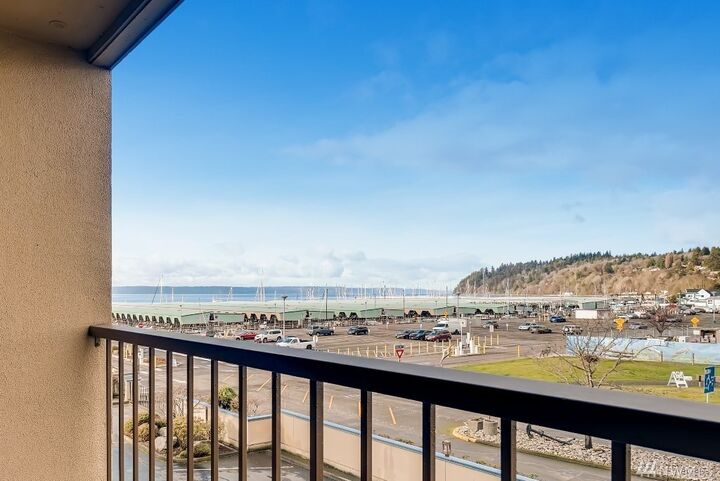 Property Photo: 601 S 227th St 305N WA 98198