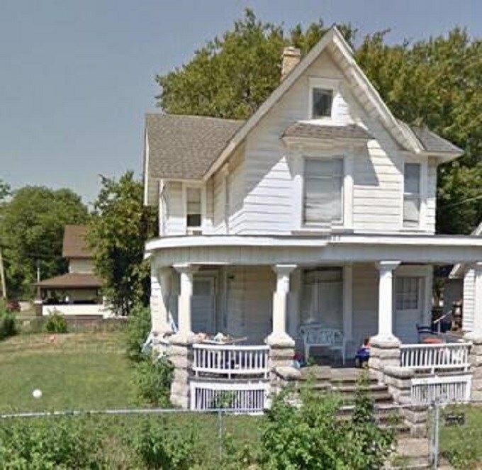 Property Photo:  927 S 6th Street  IL 61104 