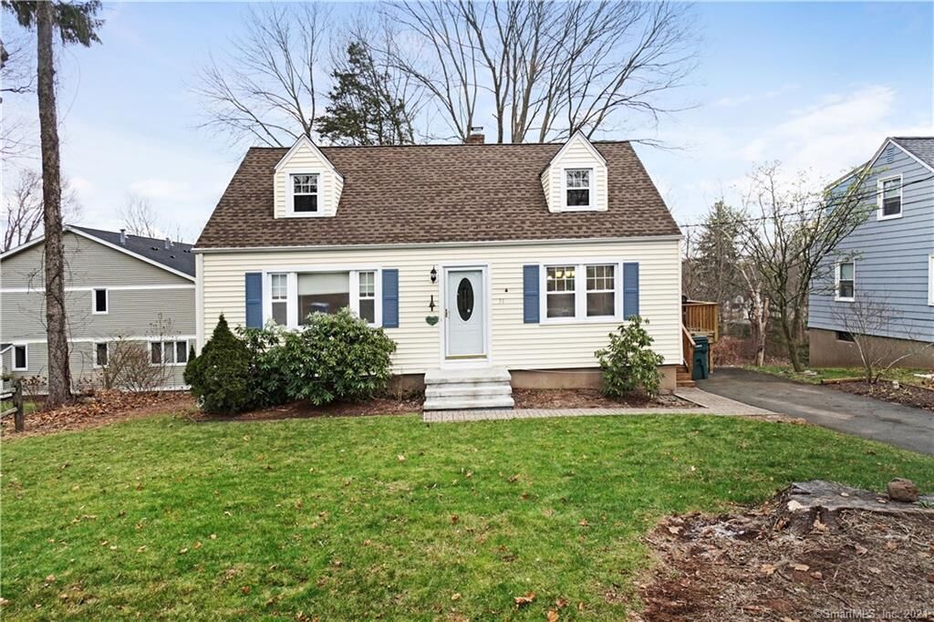 Property Photo: 31 Sunnyside Avenue CT 06518