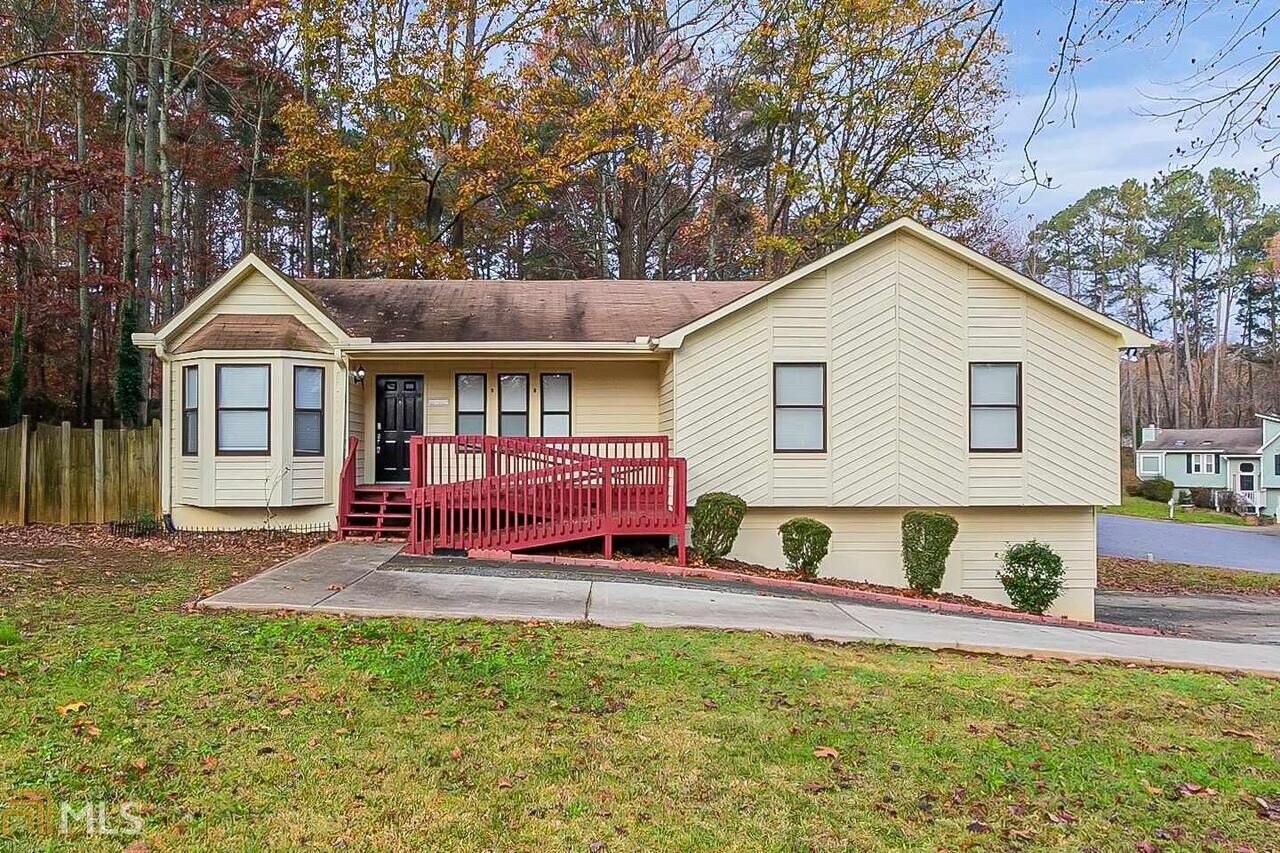 Property Photo:  647 Sunshine Trace  GA 30102 