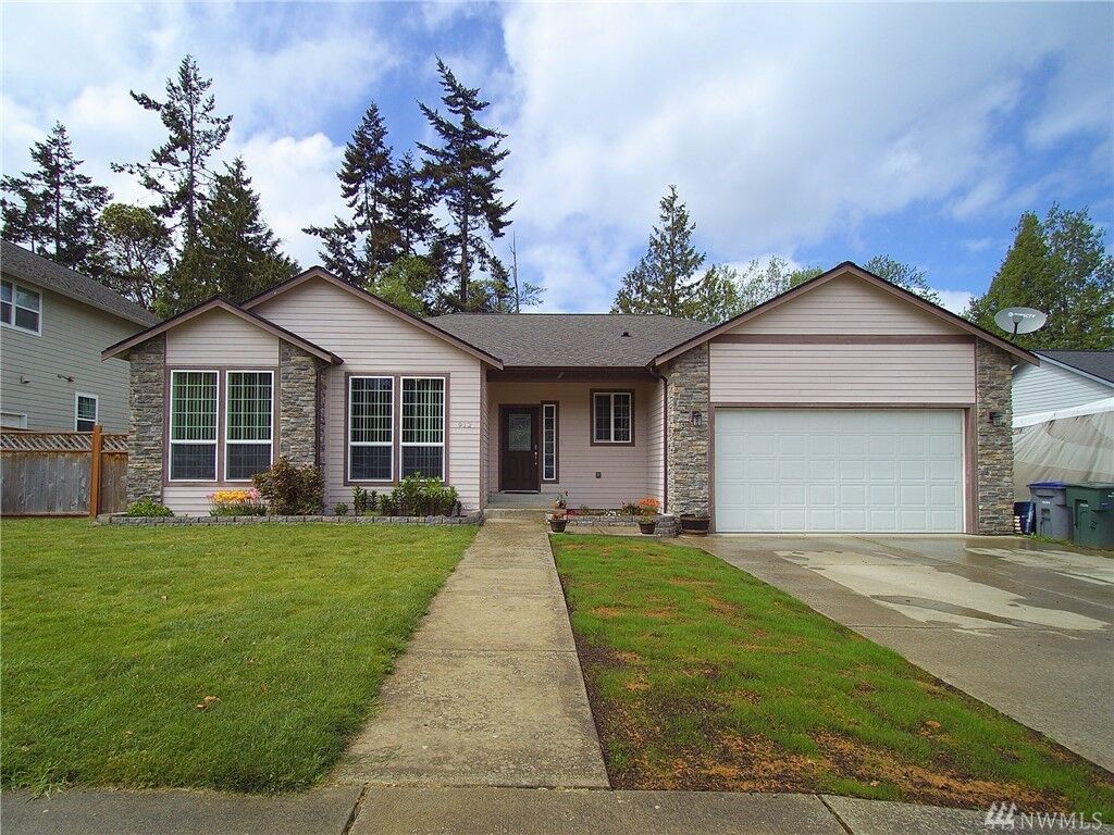 Property Photo: 912 Joshua St WA 98363