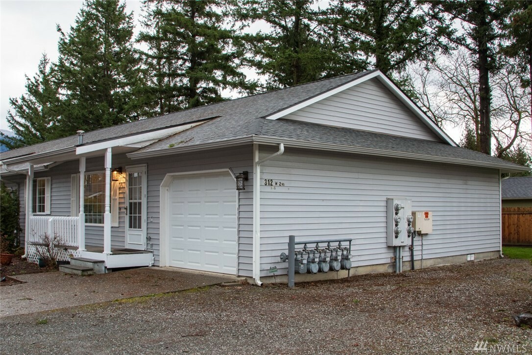 Property Photo: 312 W 2nd St 1 WA 98276
