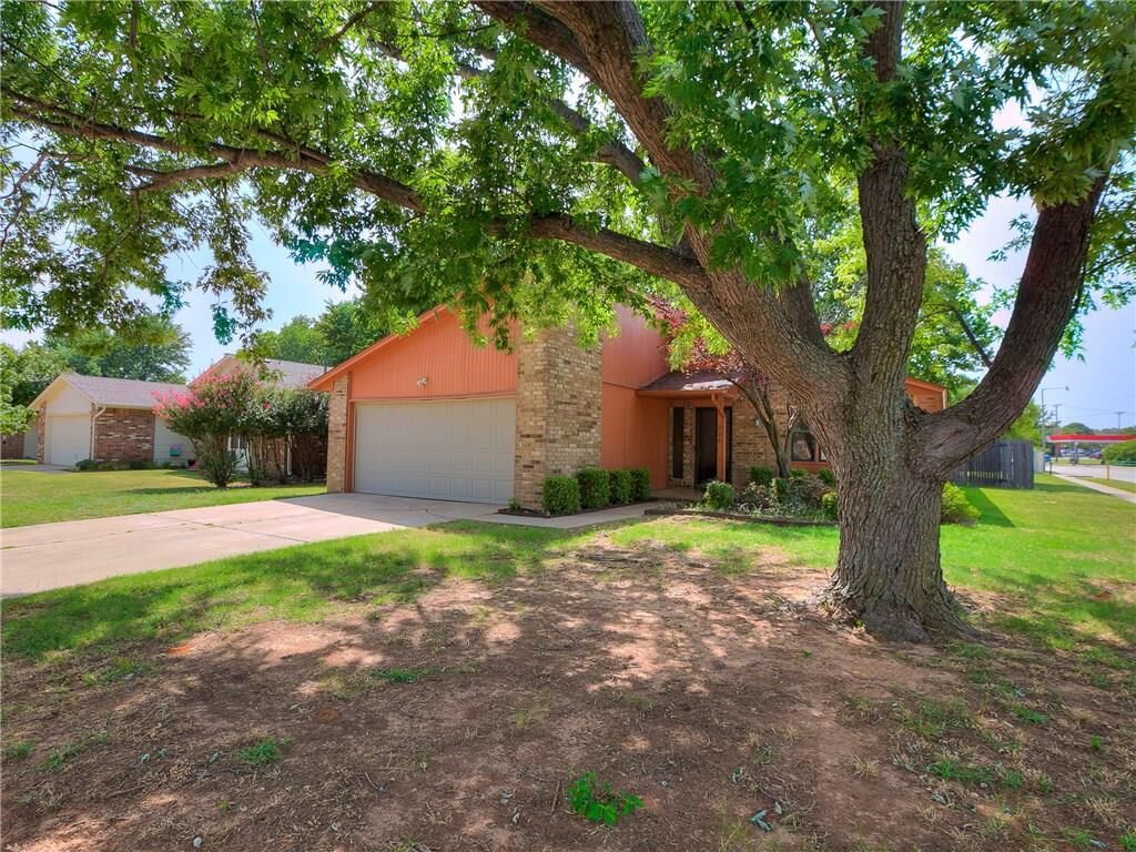 Property Photo: 936 Branchwood OK 73072