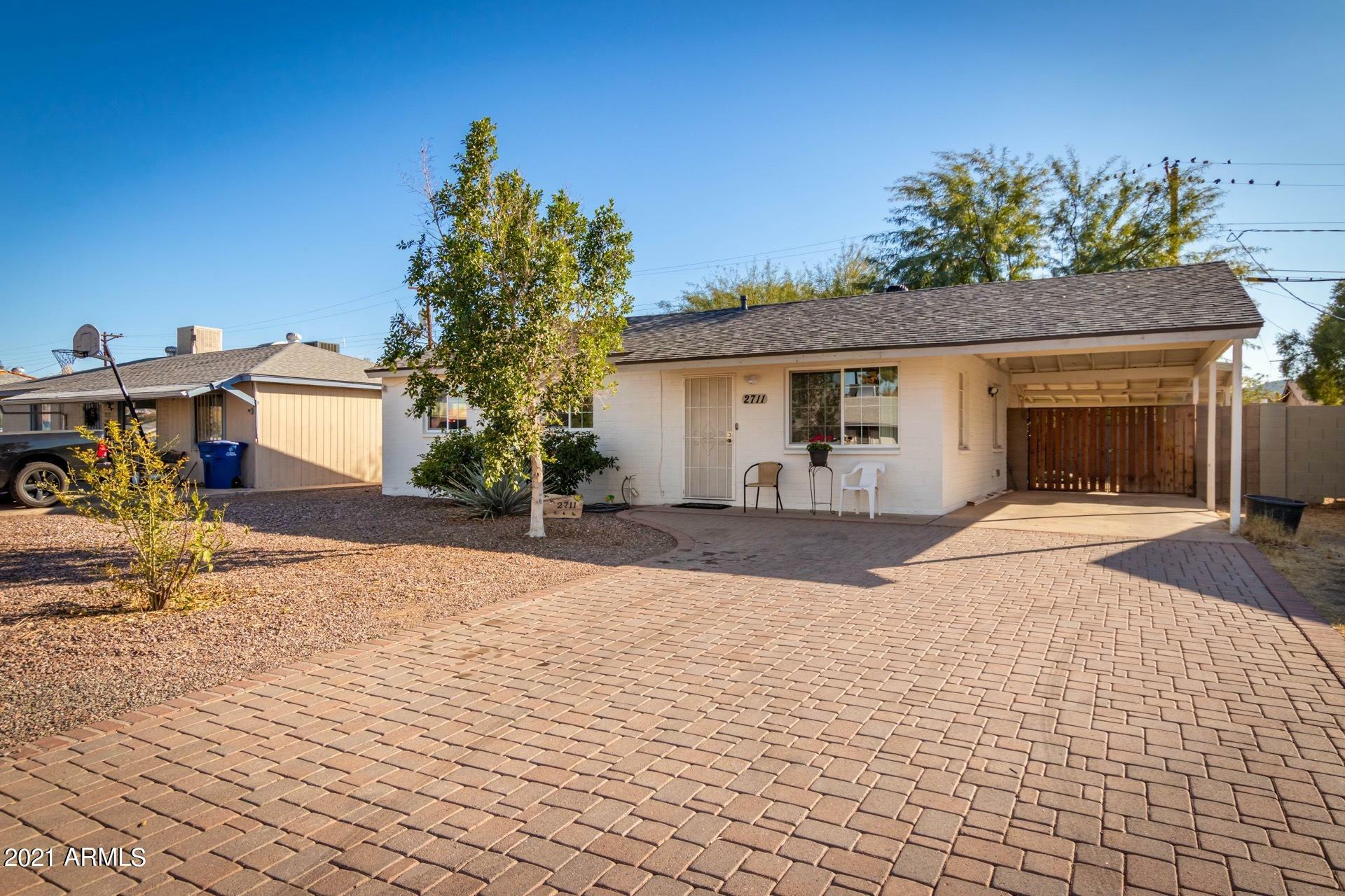 Property Photo:  2711 W Carson Drive  AZ 85282 