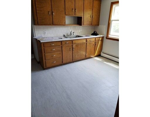 Property Photo: 19 Croydon Rd 1 MA 01606