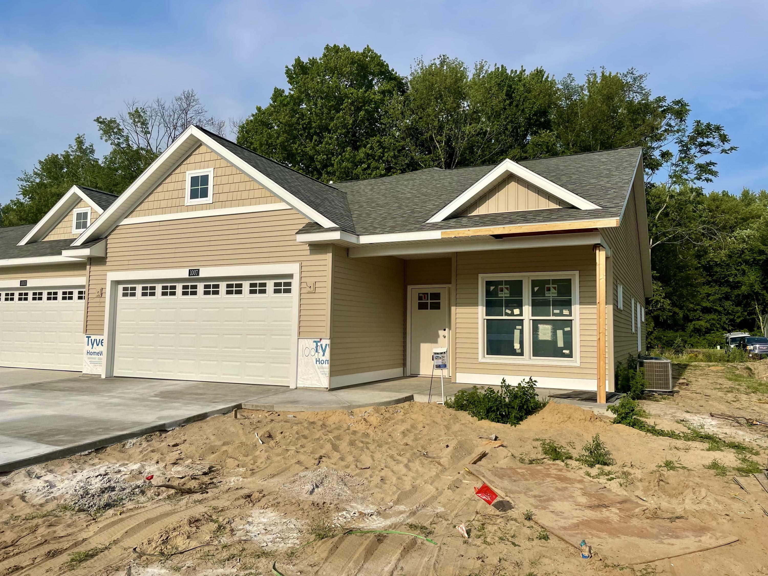 Property Photo: 1007 Maplewood Court MI 49423