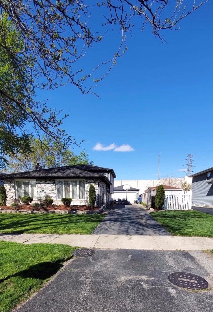 Property Photo: 13001 S Blossom Drive IL 60803
