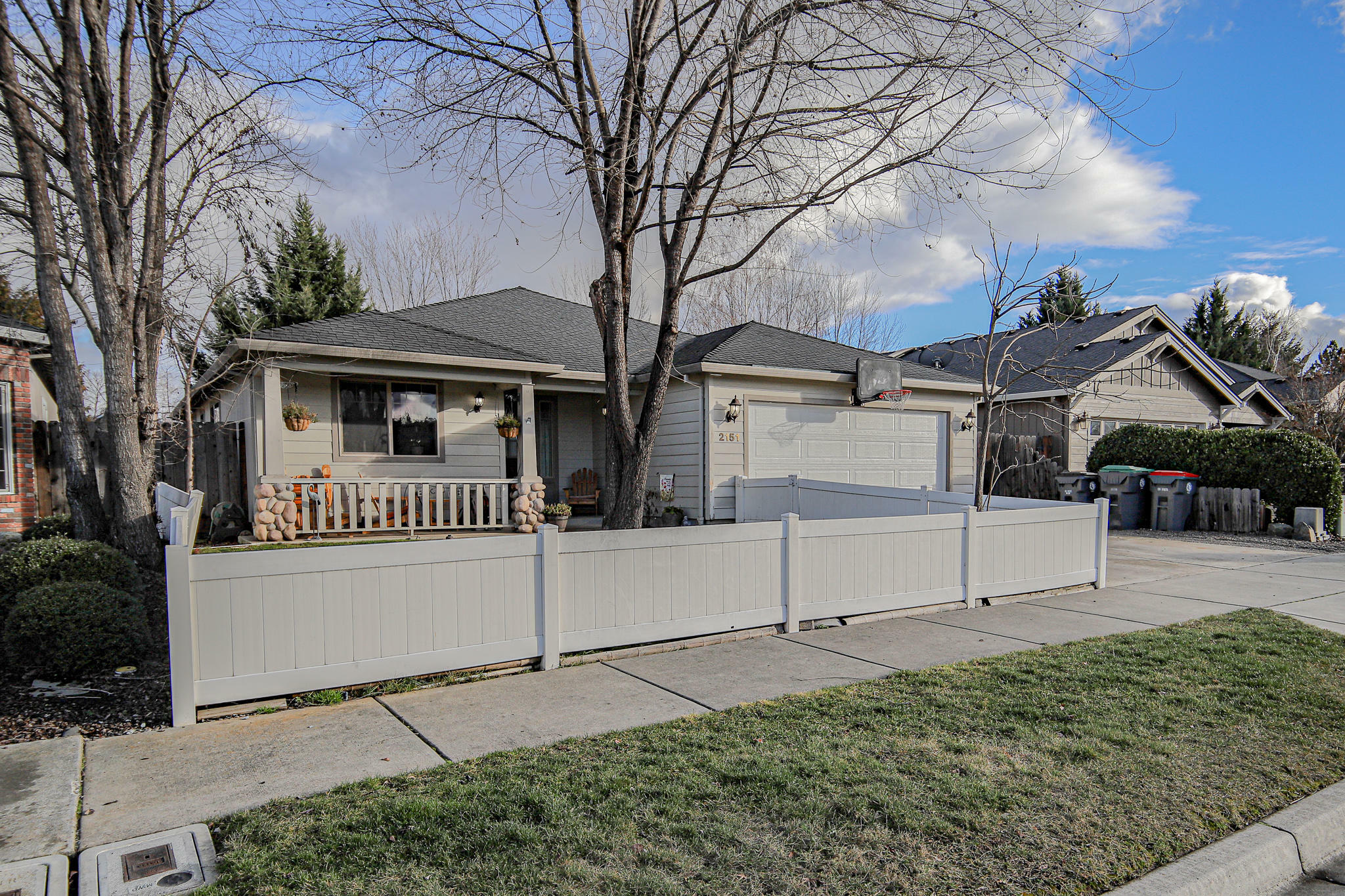 Property Photo:  2151 Milford Drive  OR 97501 
