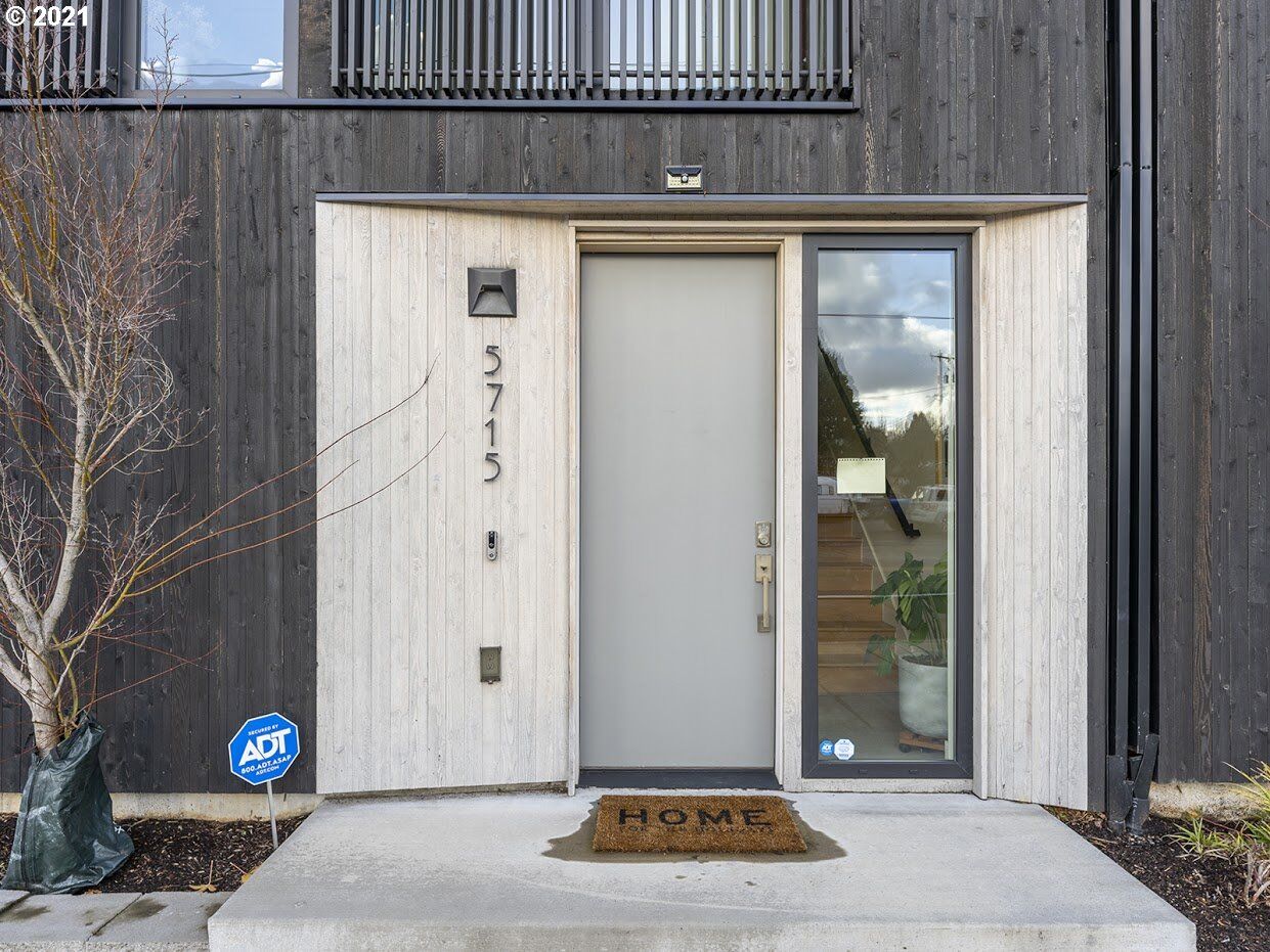 Property Photo: 5715 E Burnside St OR 97215