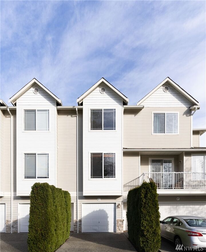 10410 Holly Dr E  Everett WA 98204 photo