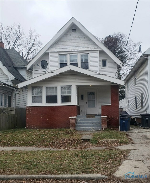 Property Photo:  242 Hanover Street  OH 43609 