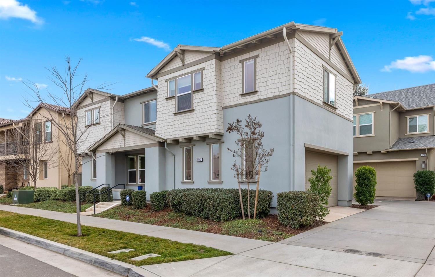 Property Photo:  3212 Dullanty Way  CA 95816 