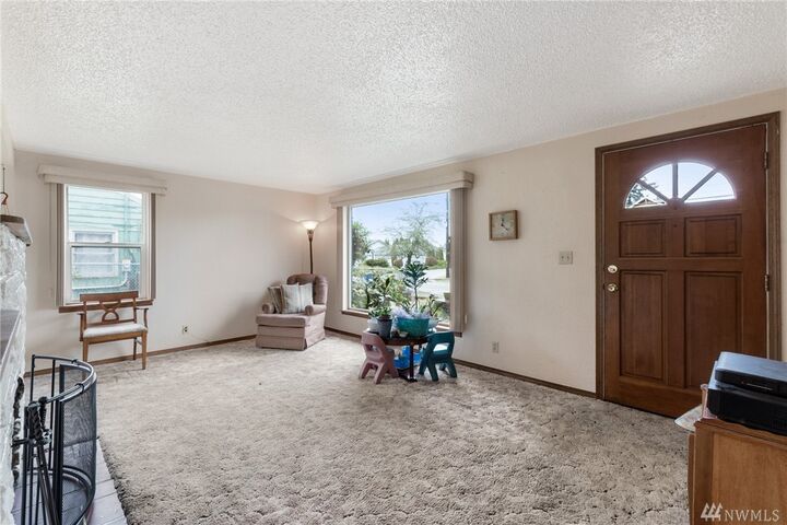 Property Photo: 421 SW 136th St WA 98166