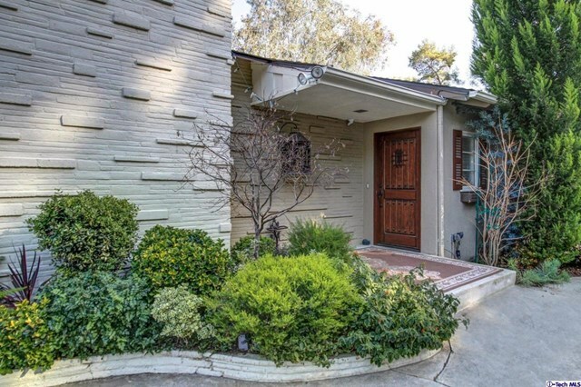 Property Photo: 130 Patrician Way CA 91105