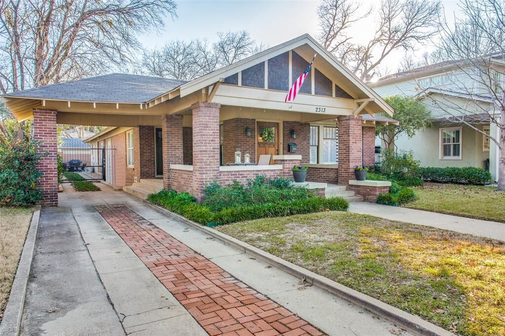 Property Photo:  2313 Irwin Street  TX 76110 