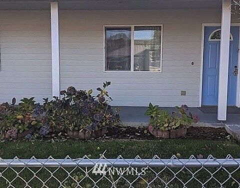 Property Photo: 239 W 9th Street WA 98362