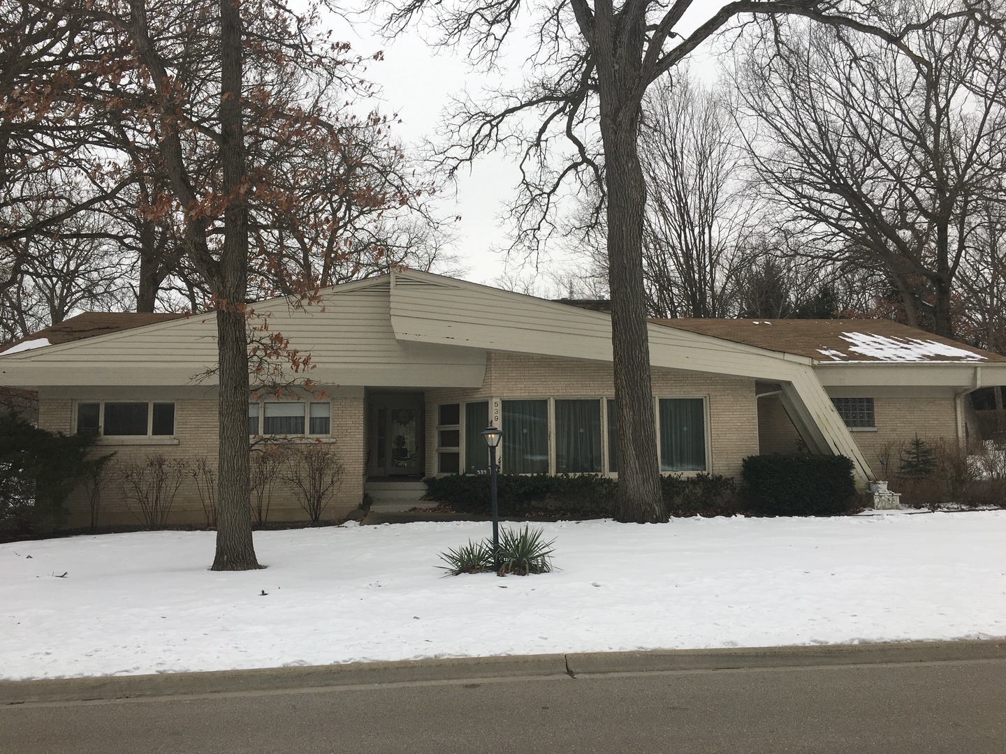 Property Photo: 539 Briar Lane IL 60045