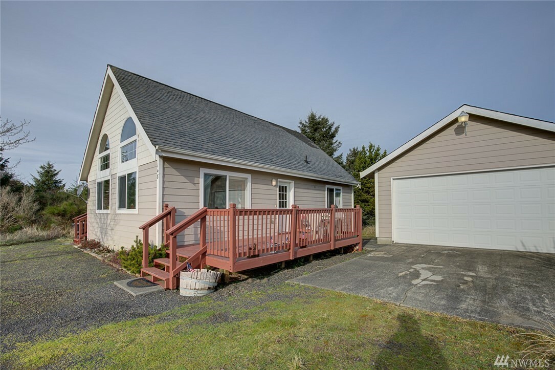 Property Photo:  148 N Razor Clam Dr SW  WA 98569 