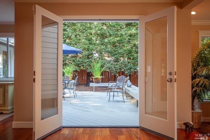 Property Photo:  1 Biscayne Court  CA 94901 