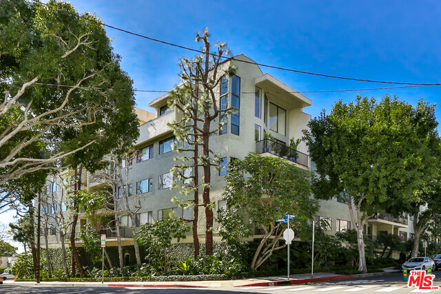 Property Photo:  9000 Cynthia St 200  CA 90069 