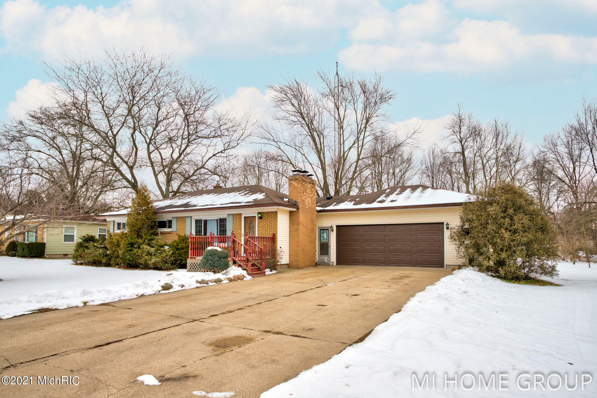 Property Photo: 762 Riley Street MI 49424