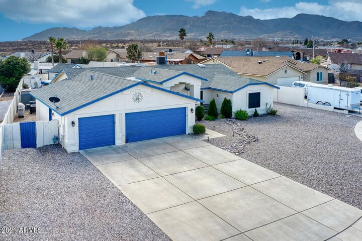 Property Photo: 5010 Santiago Court AZ 85635
