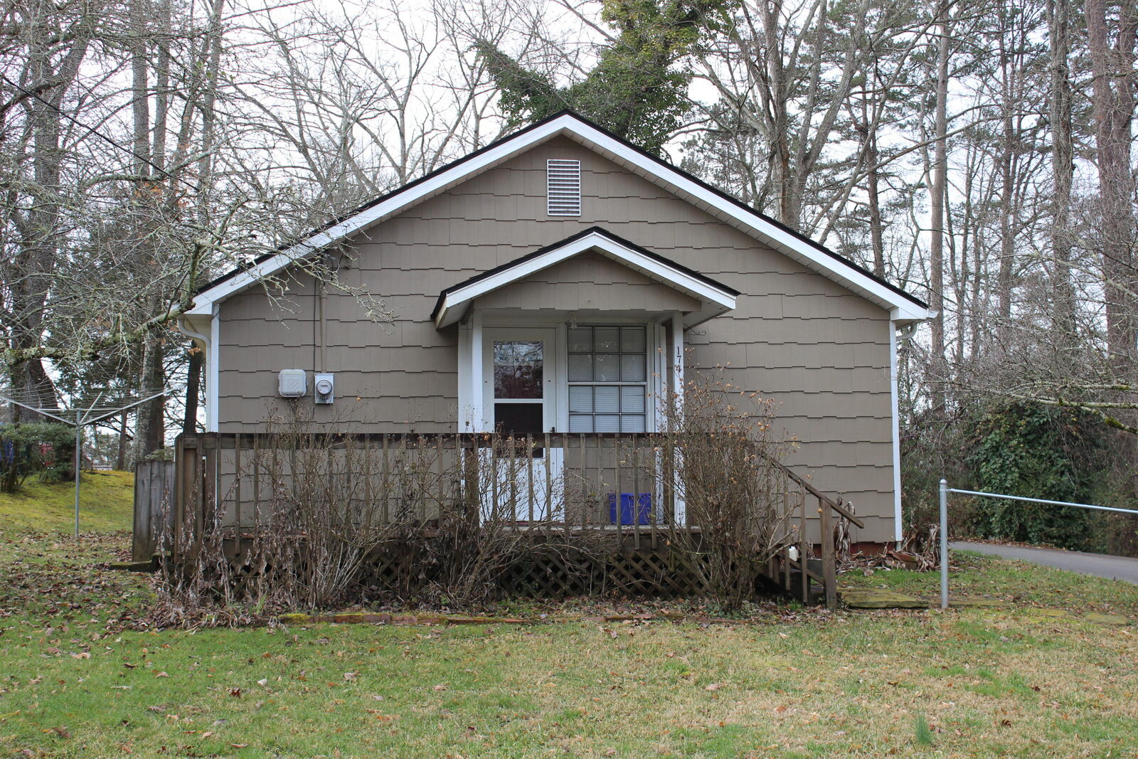 Property Photo:  174 Oak Rd  TN 37828 