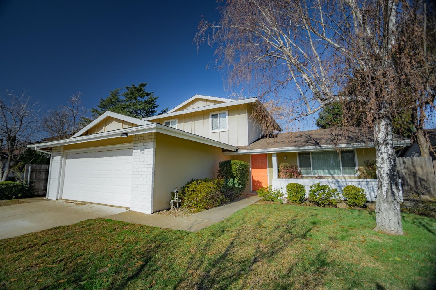 Property Photo:  8915 La Riviera Drive  CA 95826 